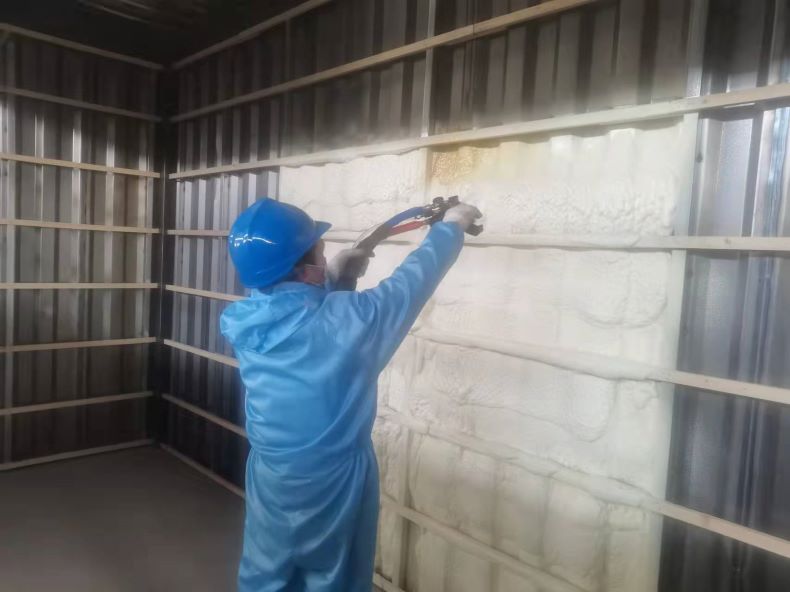 方艙保溫發(fā)泡聚氨酯噴涂機