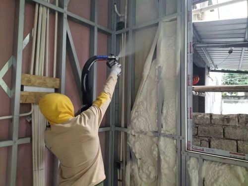 輕鋼別墅保溫噴涂施工