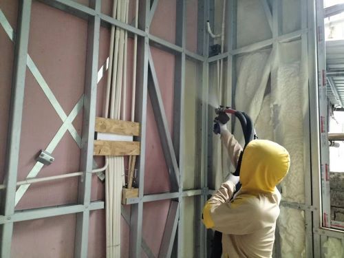 輕鋼別墅保溫聚氨酯高壓發(fā)泡機